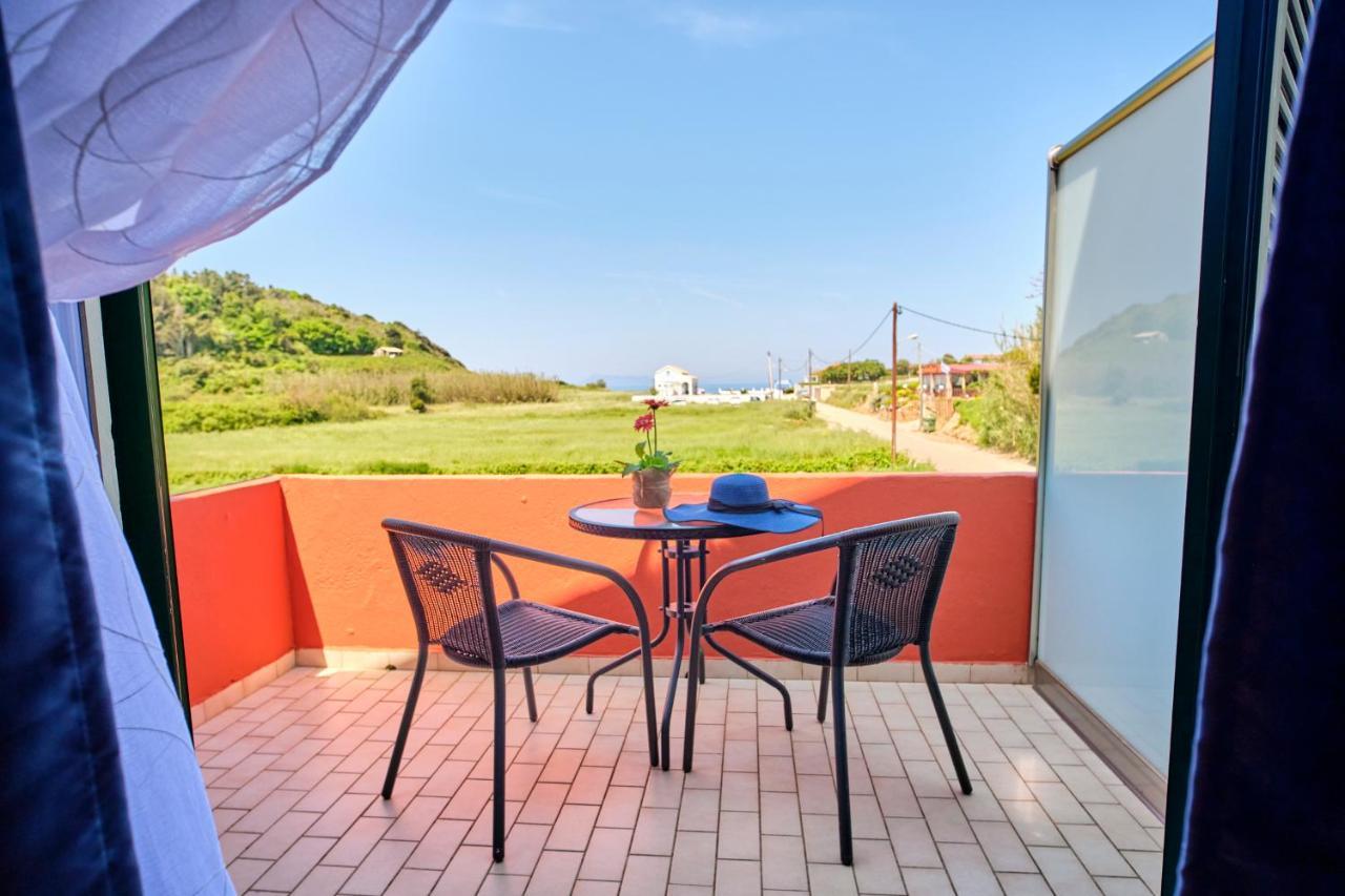 Logas Beach Studios Peroulades  Esterno foto
