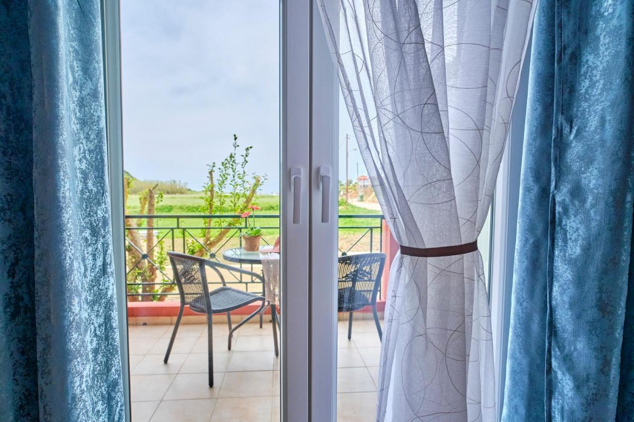Logas Beach Studios Peroulades  Esterno foto